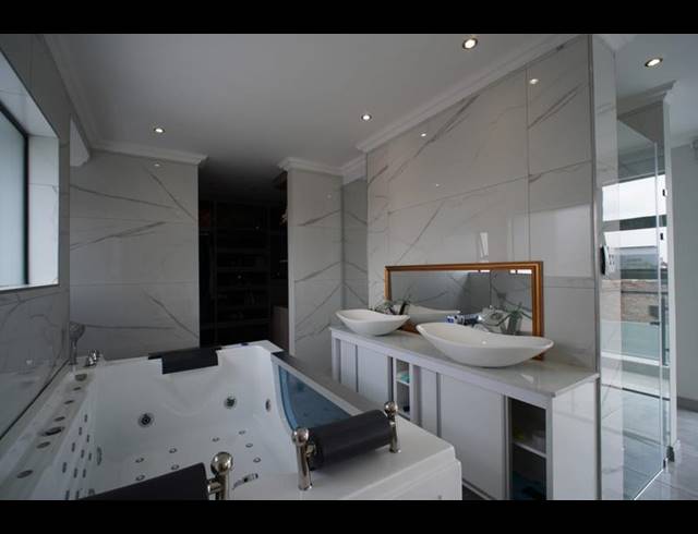 4 BEDROOM HOUSE FOR SALE IN MIDSTREAM HEIGHTS